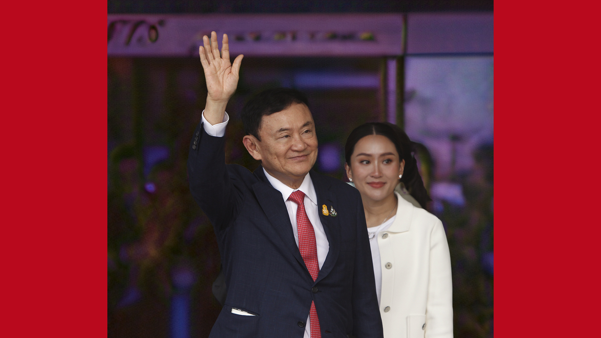 Thaksin returns crop 112Watch